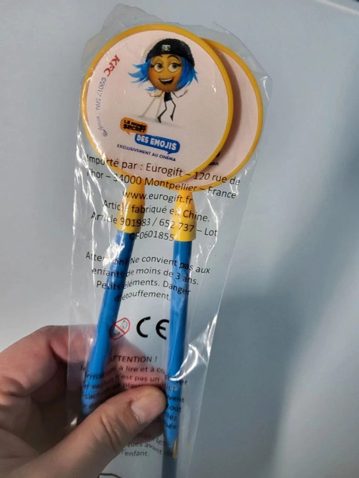 Lot de 2 crayons à papier Le monde secret des Emojis neuf - photo numéro 3