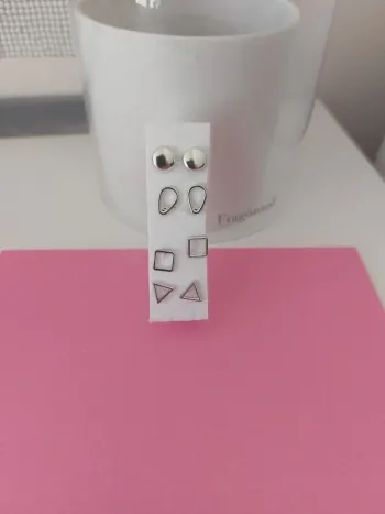 Boucles d'oreilles fantaisie puces géométrique