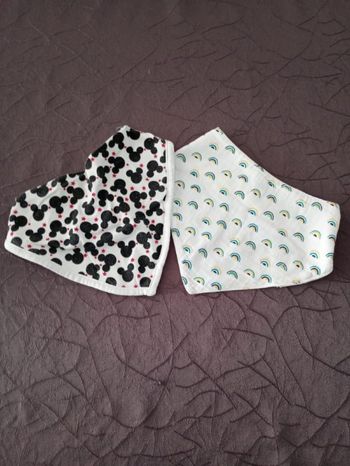 Lot de 2 bavoirs bandana bébé
