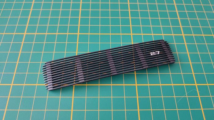 Calandre 93F pièce détachée Porsche 911 Carrera RS 2.7 1/8 1/8ème Altaya #B37