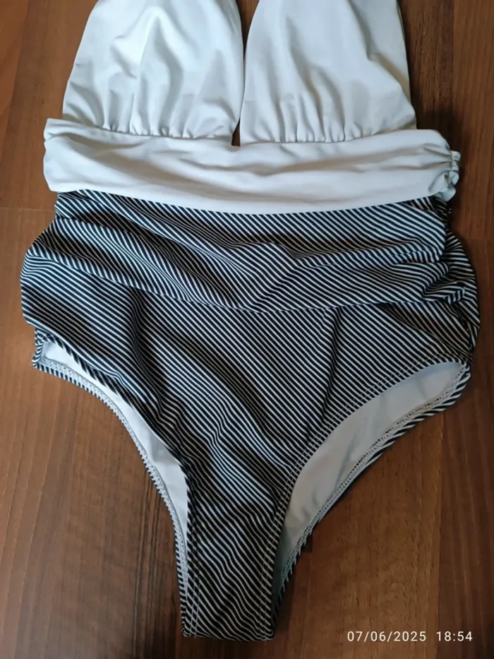 Maillot de bain ventre plat - photo numéro 2