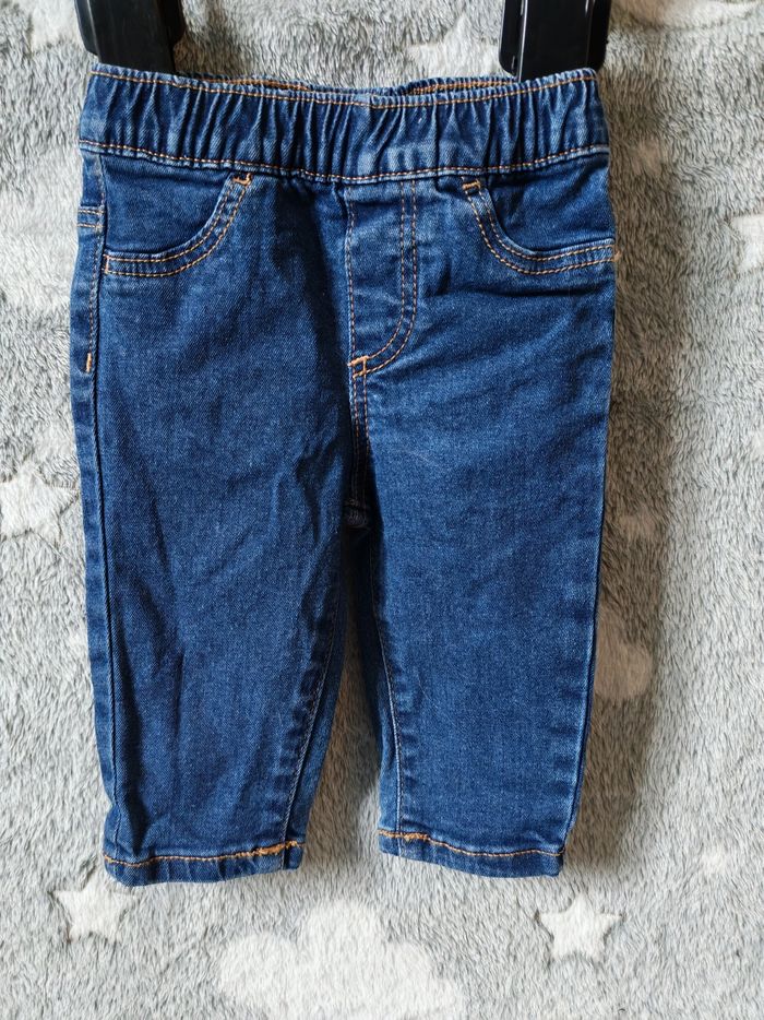 Lot pantalon jeans 6 mois - photo numéro 3