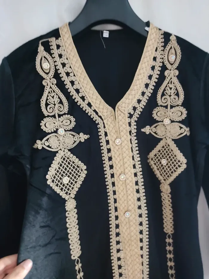 Caftan noir en velours - photo numéro 2