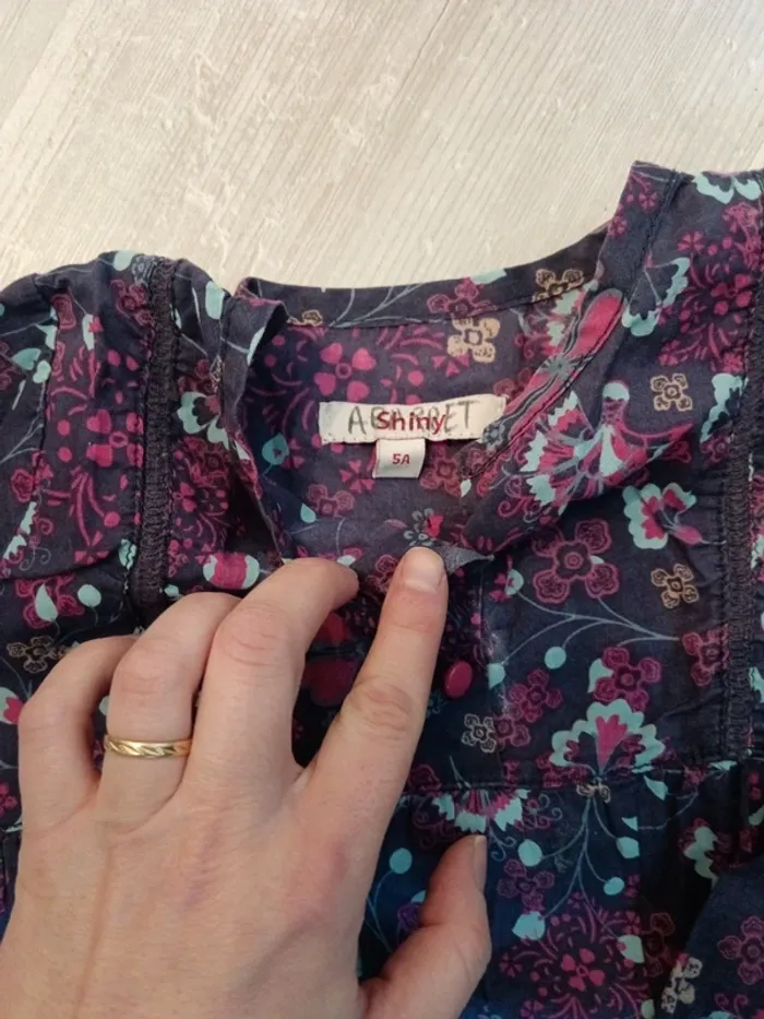 Blouse fleurie vu violette 5 ans - photo numéro 3
