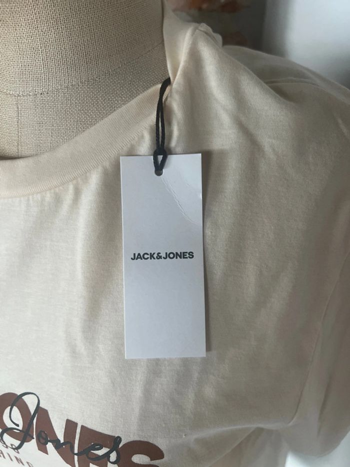 Jolie tee shirt Jack & Jones neuf - photo numéro 3