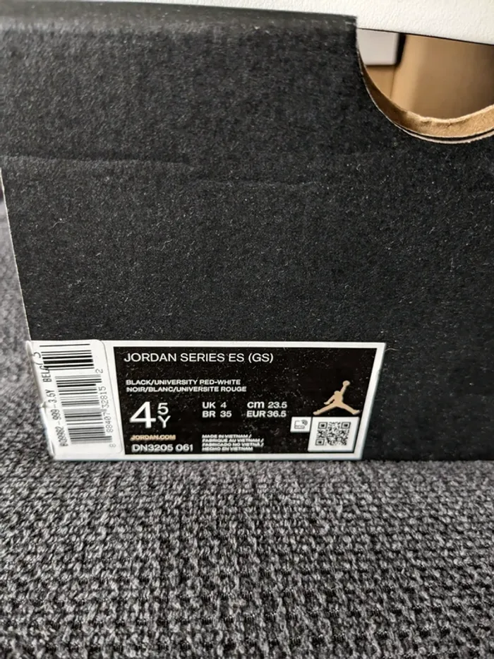 Baskets Nike jordan séries es Pointure 36,5 - photo numéro 4