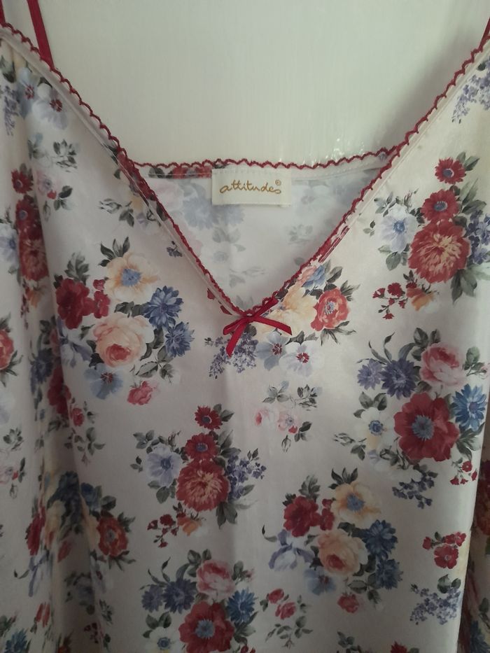 Nuisette écrue fleurie, marque Attitudes, taille 42/44 - photo numéro 2