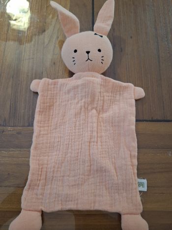 Doudou lapin lange Alinéa couleur saumon