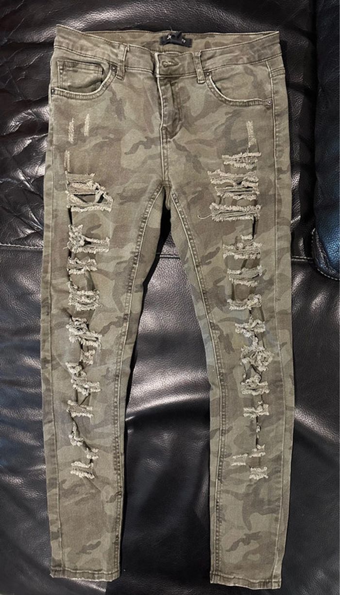 Jean troué style treillis militaire