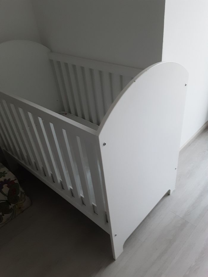 Lit bébé marque vert baudet avec son matelas neuf et française - photo numéro 4