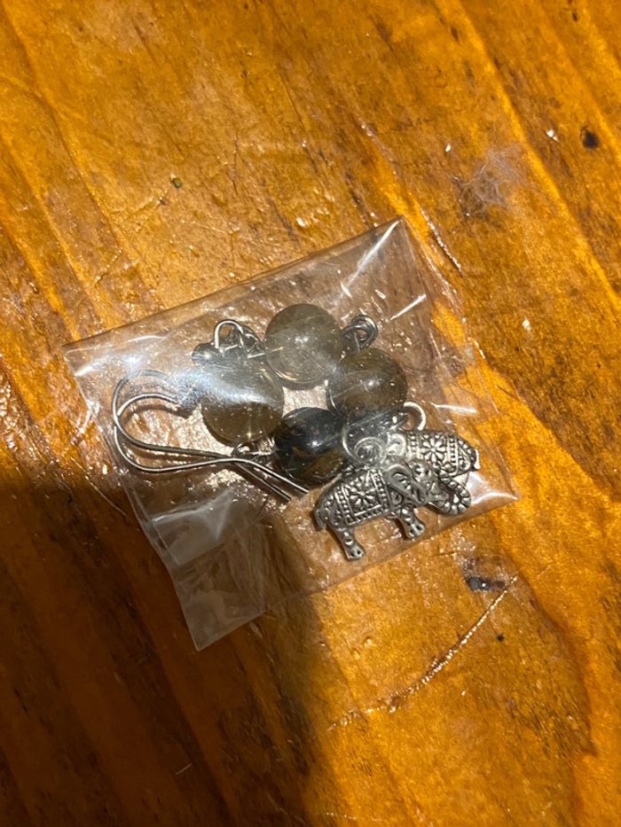 Boucles d’oreilles éléphant et pierres