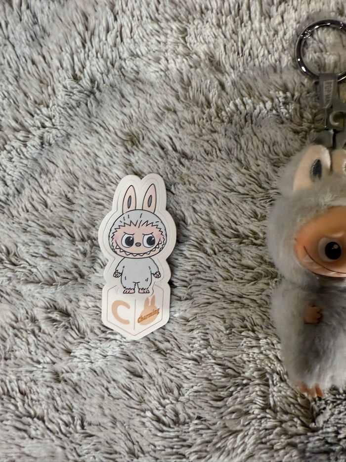 Labubu pin for love lettre C - photo numéro 3