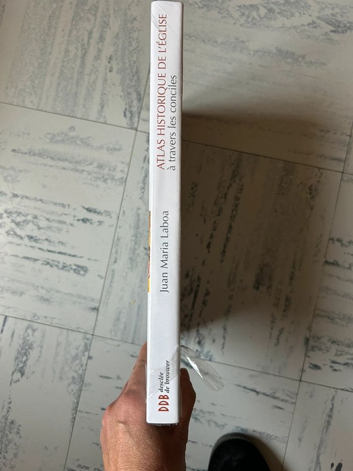 Livre « Atlas historique de l’église » neuf sous cellophane - photo numéro 4