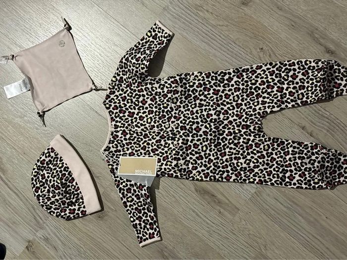 Ensemble 3 pièce pyjama bonnet pour bébé fille 3 mois Michael Kors - photo numéro 6