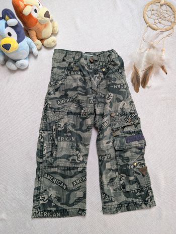 Pantalon motif militaire
