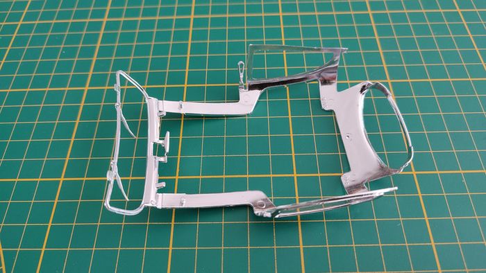 Structure chrome intérieur pièce Burago Bburago Volkswagen Beetle 1955 1/18 1/18e 1/18ème #C59 - photo numéro 2