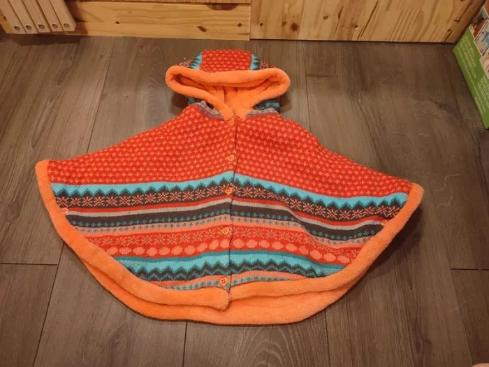 Poncho cape polaire 9 mois rouge orange inuit très bon état - photo numéro 2