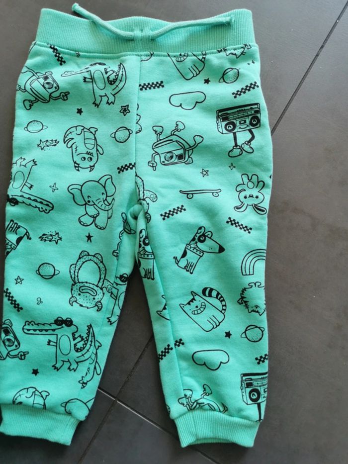 Pantalon de jogging état neuf Primark 12-18 mois - photo numéro 2