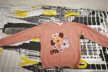 Je vends 2 pulls pour fille 