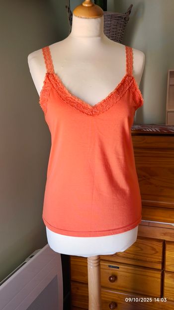 Top à bretelles orange col dentelle 42