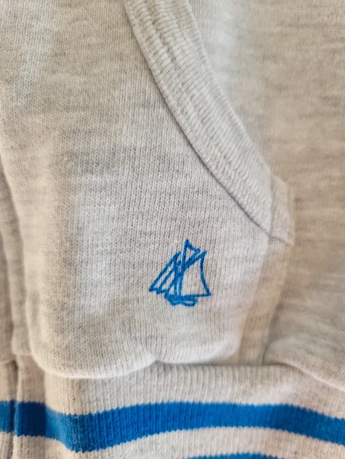 Sweat 6 mois - photo numéro 3