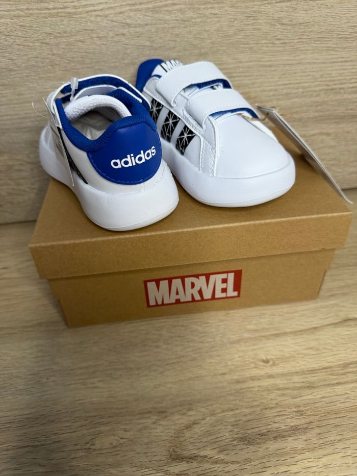 Chaussure Adidas Marvel Spiderman taille 22 - photo numéro 4