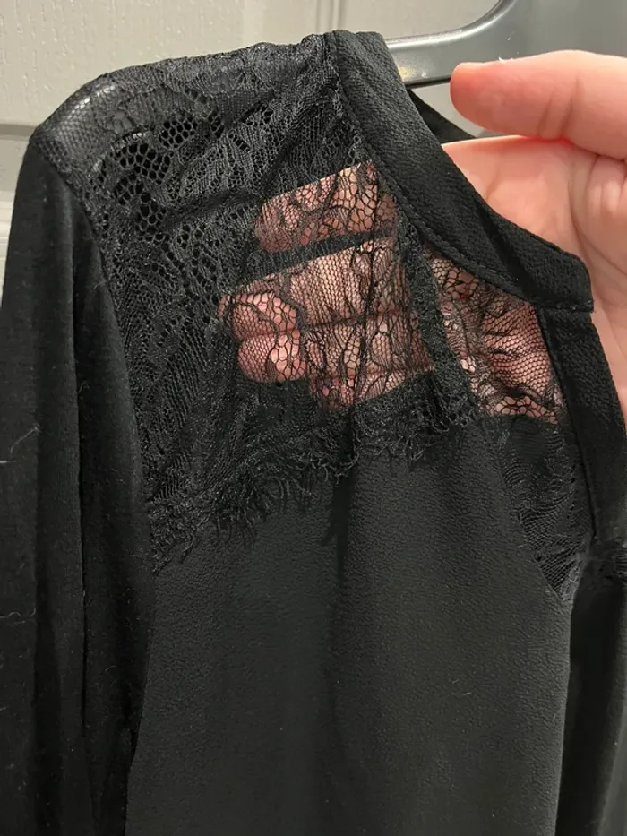 Blouse noire dentelle - photo numéro 2