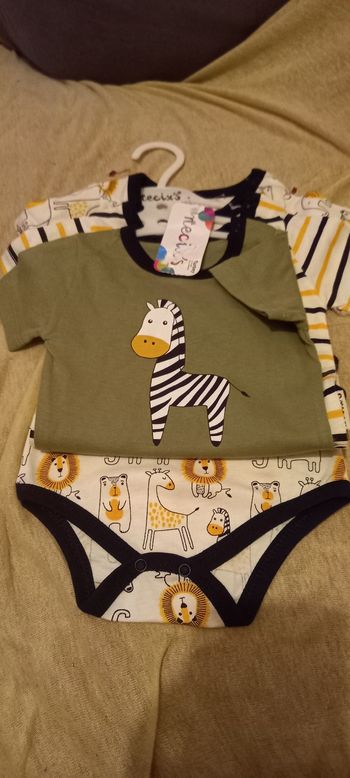 Lot 3 bodis 3 6 mois 68cm