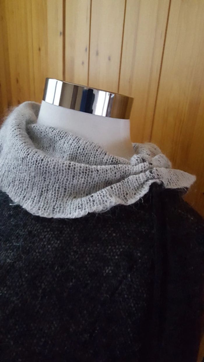 Pull col roulé .taille 42/44 - photo numéro 2