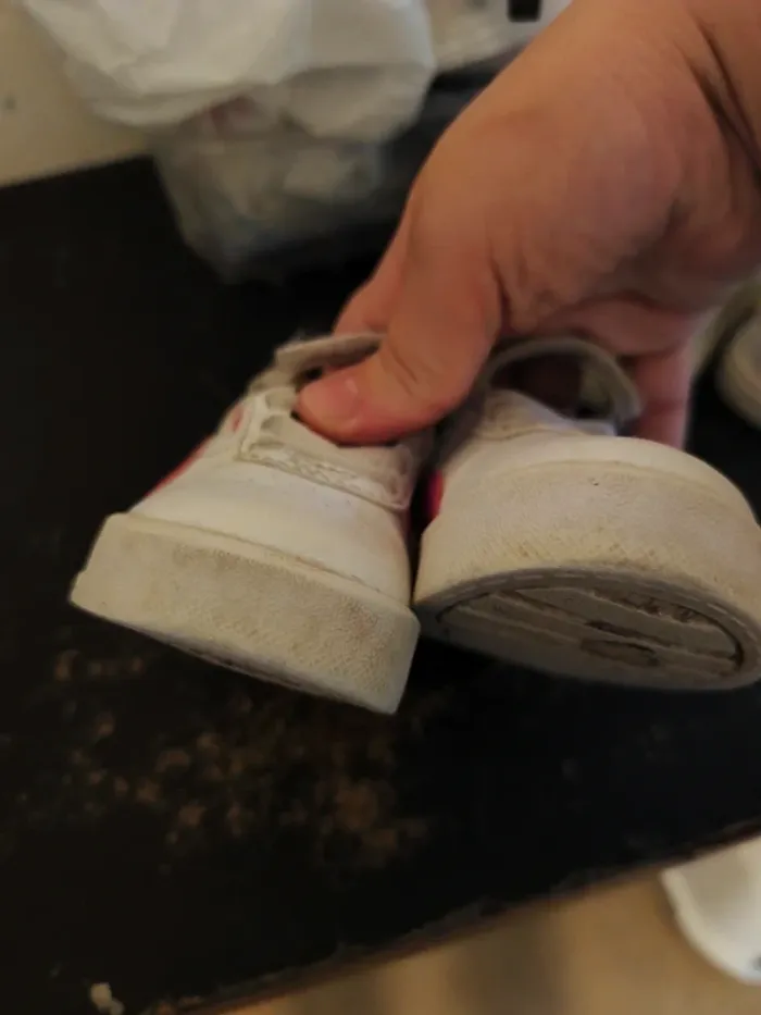 Paire de baskets marque puma pointure 21 - photo numéro 4