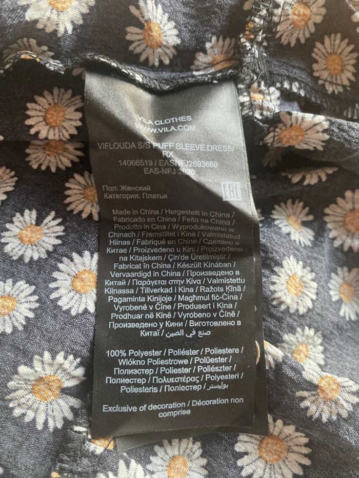 Robe longue Vila motif marguerites taille 34 coupe large Neuve - photo numéro 6