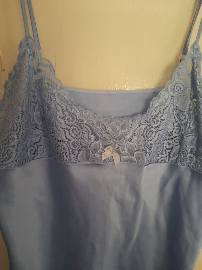 Ensemble de pyjama bleu soyeux, marque Taillissime lingerie, taille 44 - photo numéro 2