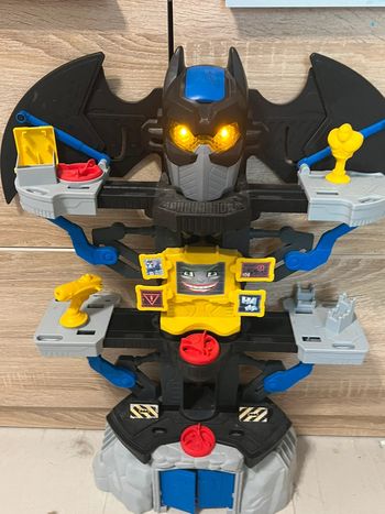 Imaginext DC super friends batcave transformable