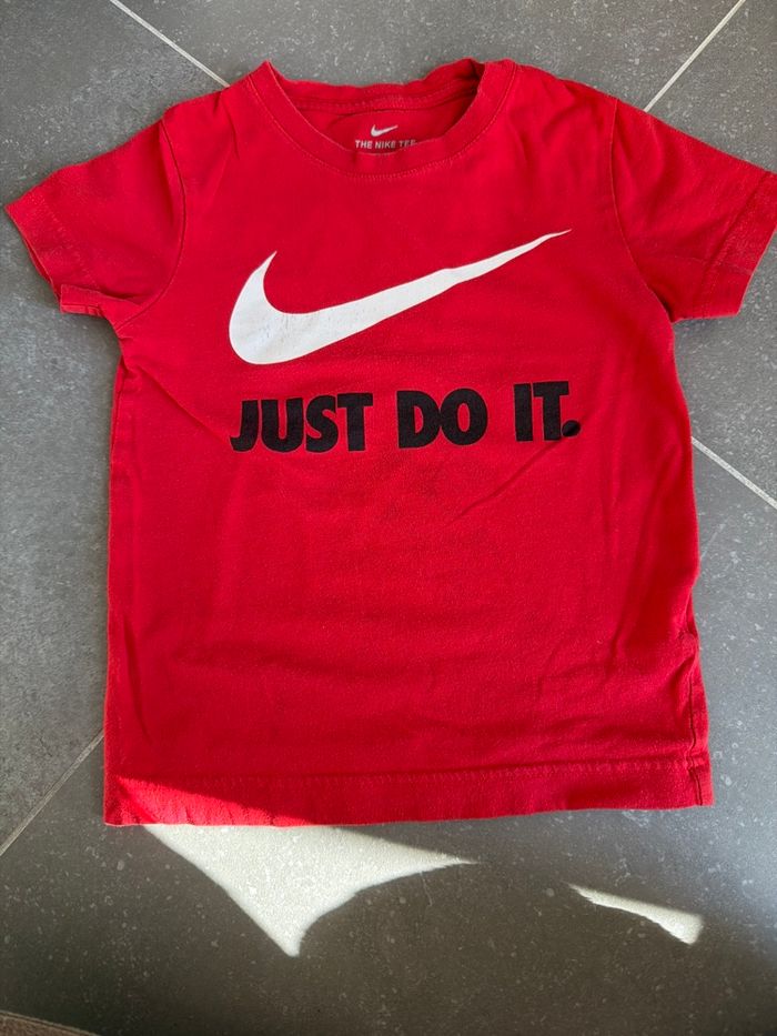 T-shirt Nike
