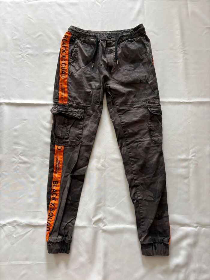 Cargo à motif militaire avec bandes oranges - SMOG - XS/34