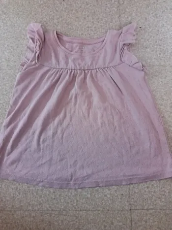 T-shirt 5ans avec une tâche derrière