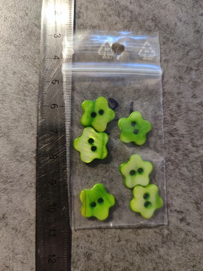 lot de 6 boutons en nacre / vert / env 1 cm