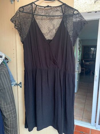 Robe courte avec haut en dentelle
