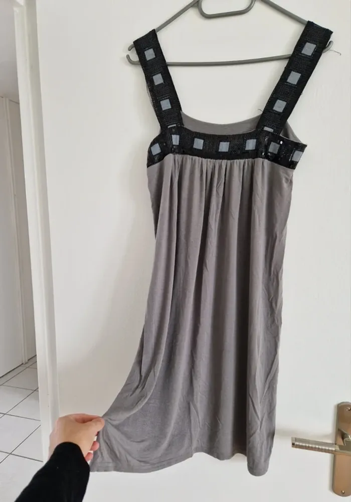 Robe grise - photo numéro 2