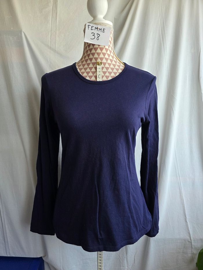 Tee-shirt, marine, en coton, en excellent état, largeur d'épaule 35cm, largeur sous bras 44cm, longueur 60cm, marque Kiabi =5€