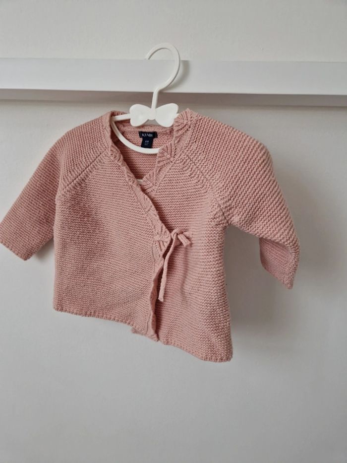Gilet Pull maille croisé rose 6mois très bon état Kiabi - photo numéro 2