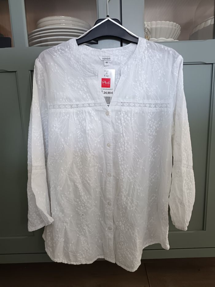 Chemise brodée blanche