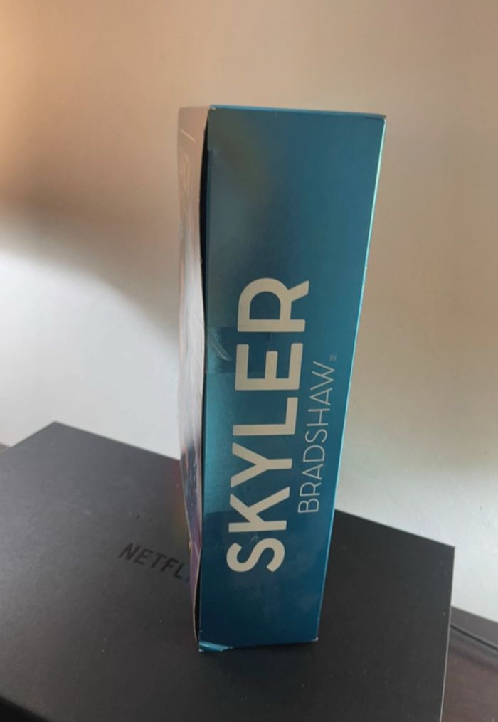 Poupée Rainbow High Skyler Bradshaw - Neuve scellée - Édition mode cheveux bleus - photo numéro 4