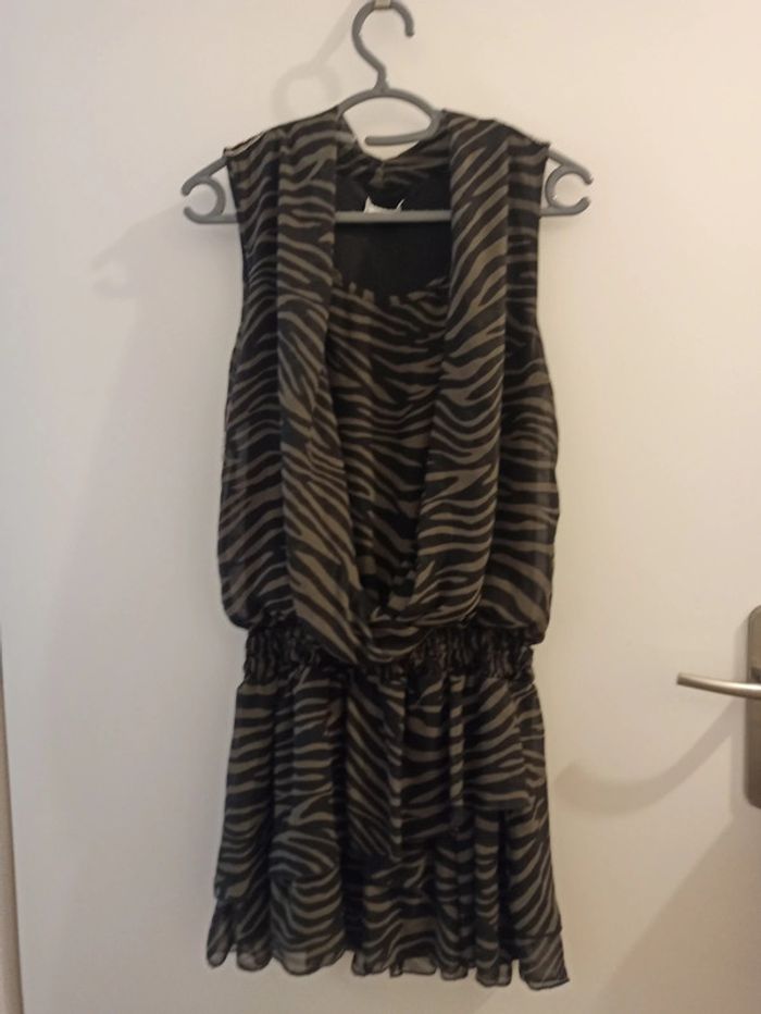 Robe zébrée noir et kaki