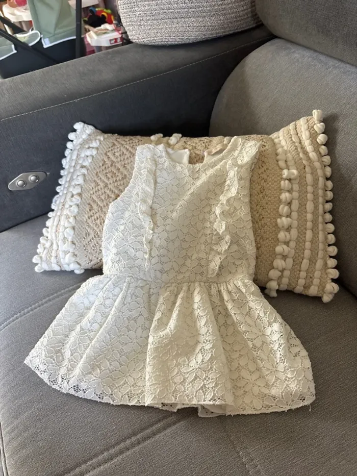 Très jolie petite robe blanche
