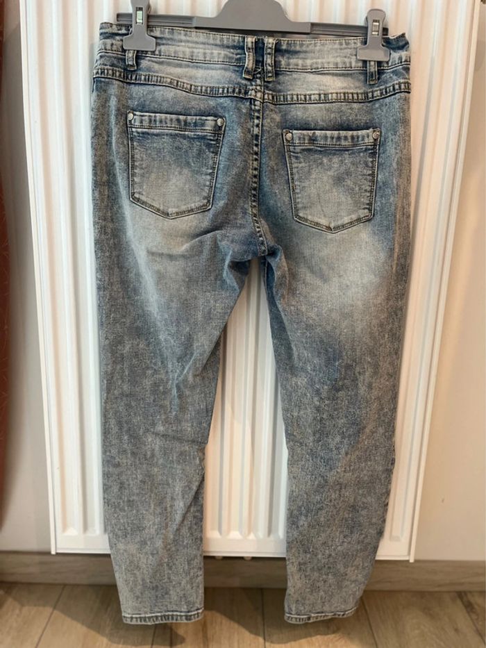 Jeans troué - photo numéro 2