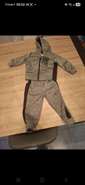 Survetement nike taille 18 mois