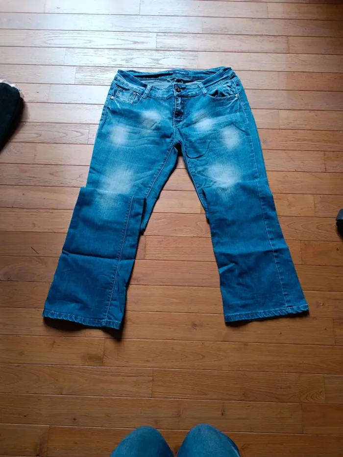 Jean évasé effet délavé – patte d’éléphant, taille 40