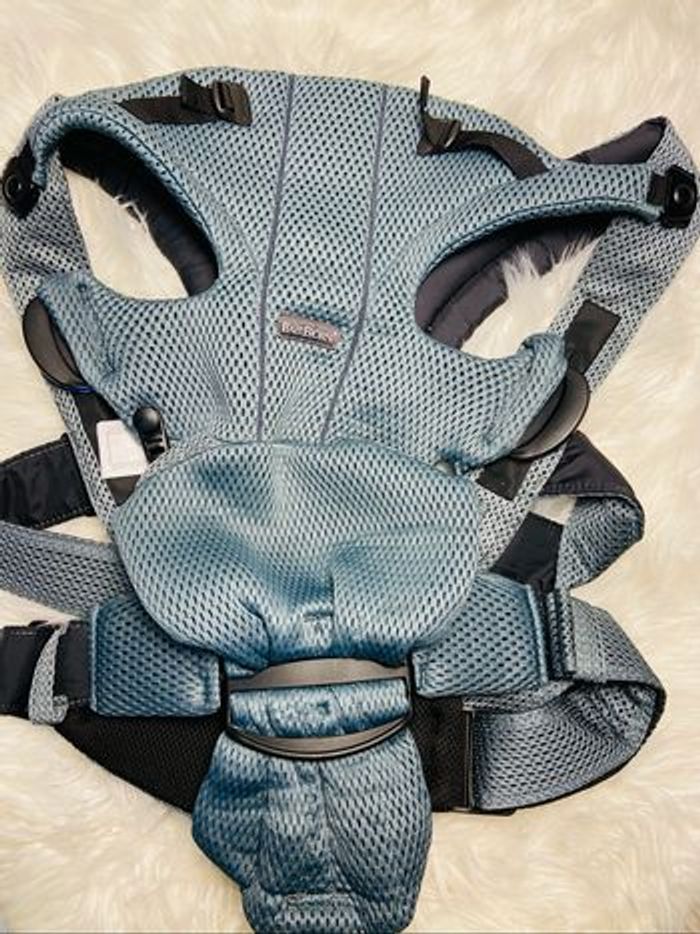 Porte bébé physiologique babybjörn modele Move