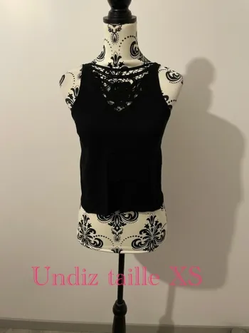 Débardeur haut court crop top noir dentelle col dos noeud undiz taille XS